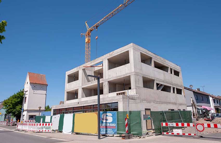 Rohbau eines Wohn- und Geschäftshauses in Waghäusel-Kirrlach